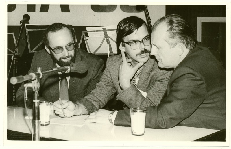 Kirovi näidiskalurikolhoosis "Kasiino"  saate külastus. Kolhoosi II võistkond eesotsas Kultuuriosakonna kunstiline juht Toivo Tuberik, keskel. 12.10.1986 a