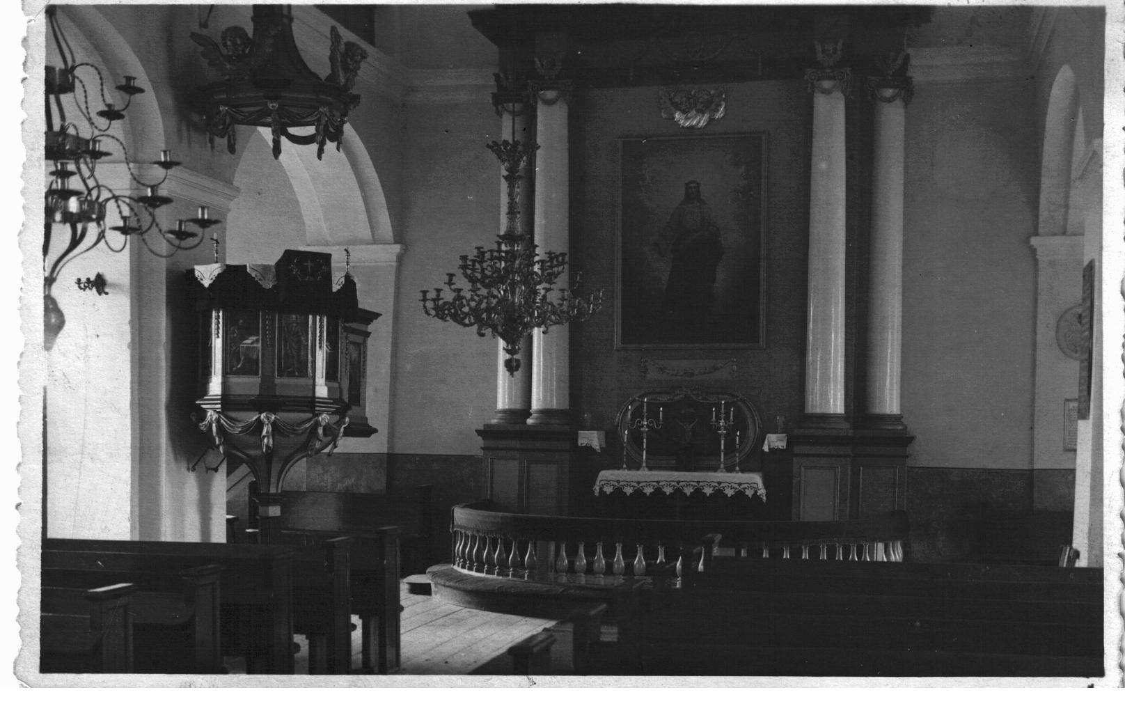 Fotopostkaart. Vaivara kiriku sisevaade.