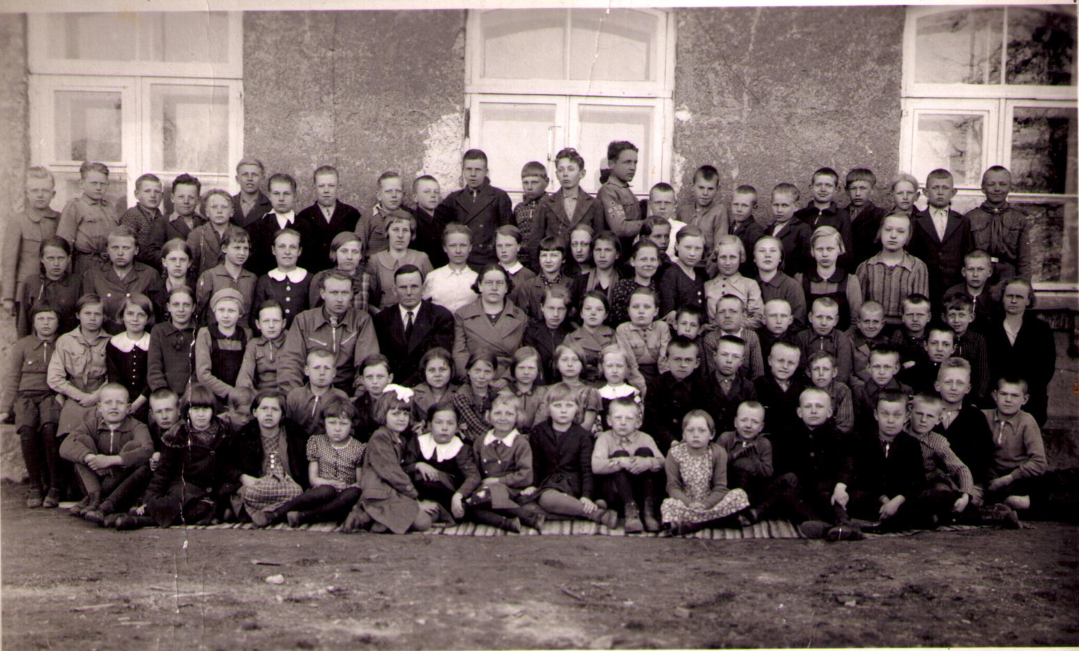 Fotopostkaart. Vaivara algkool