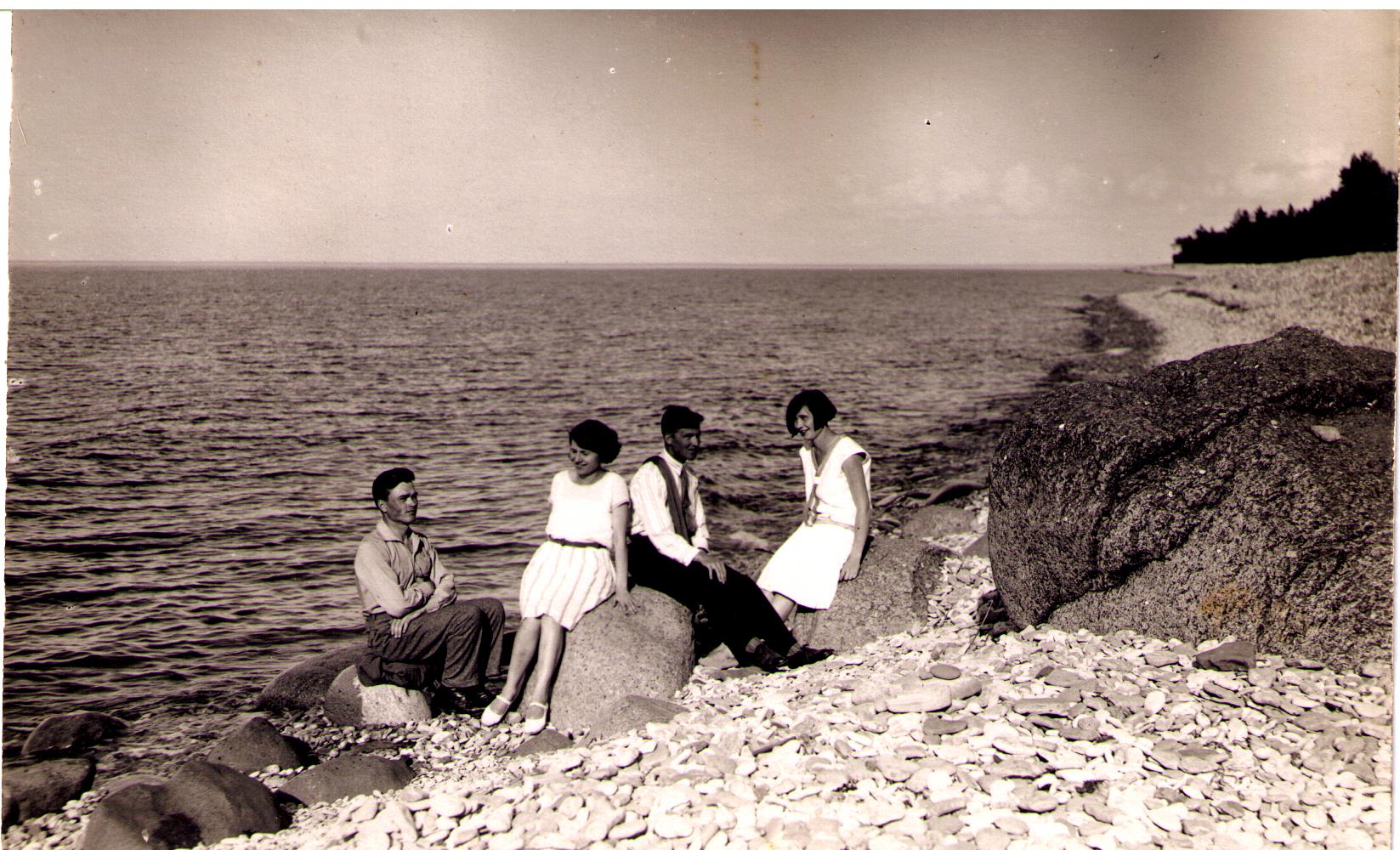 Toila noored mererannas