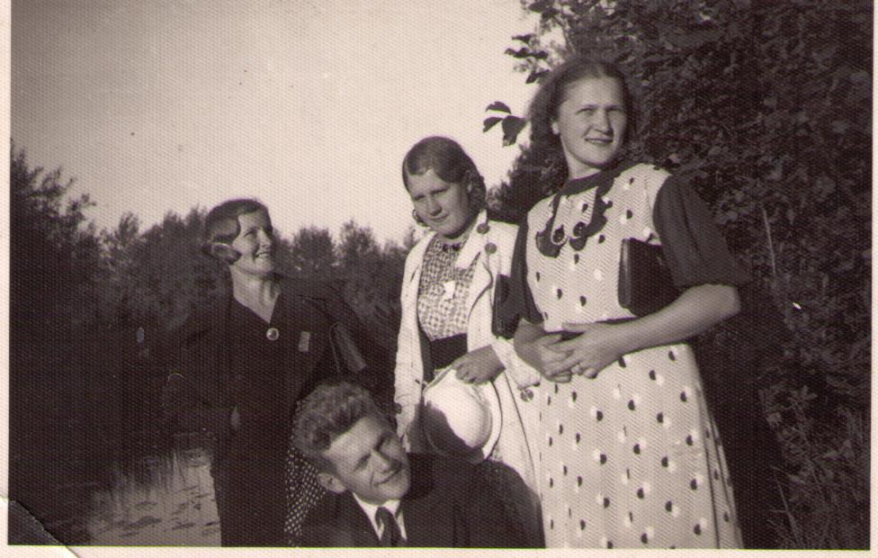 Salme Jõgi koos sõpradega