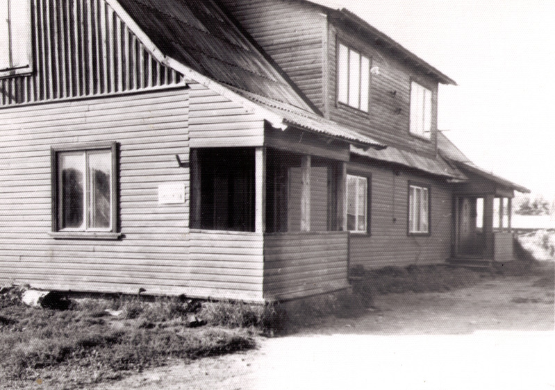 Permisküla metskonna hoone ja töötajad.