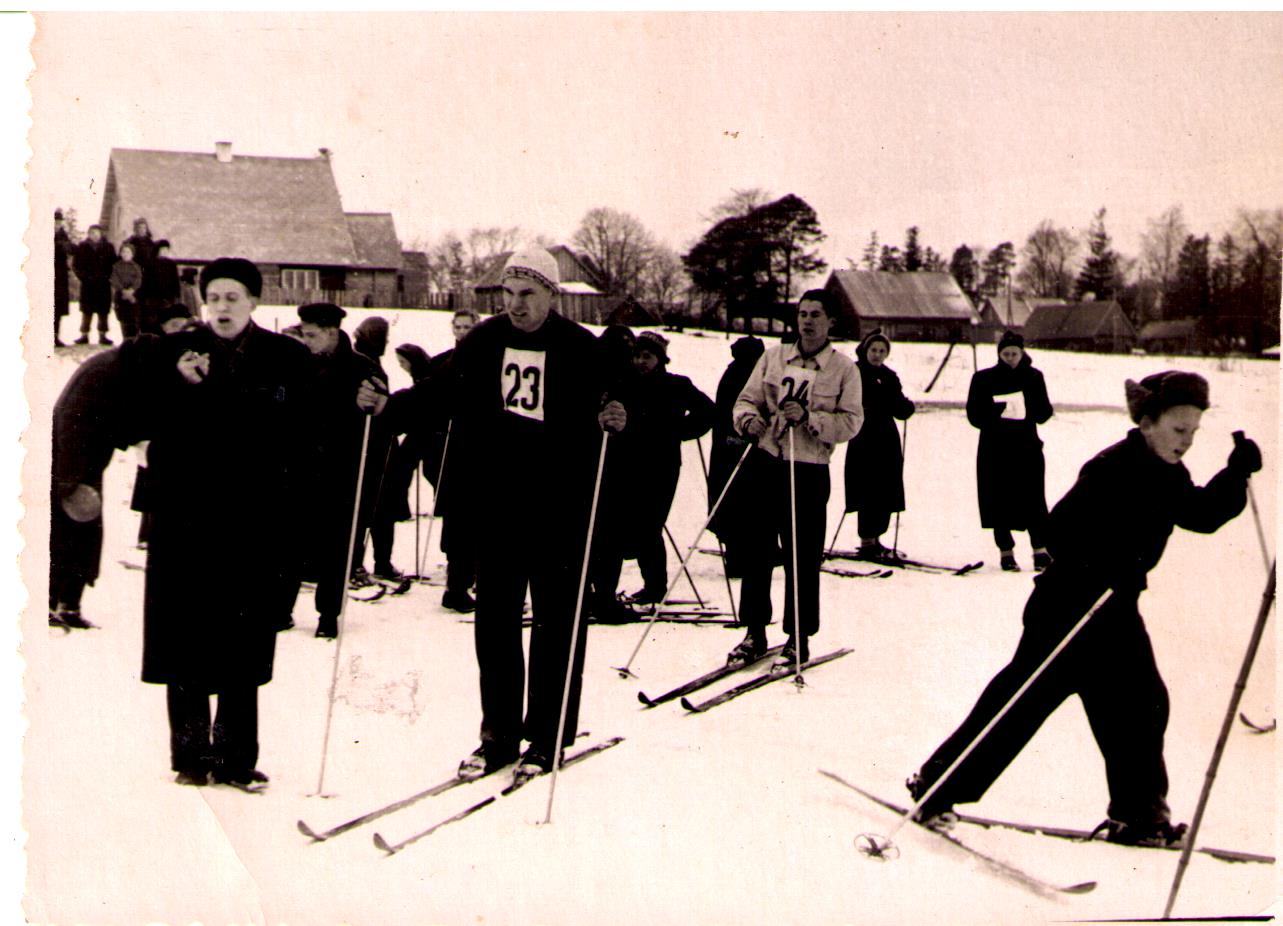 Alutaguse Metsamajand. Suusatamas, nr 23 Vambola Õunapu.