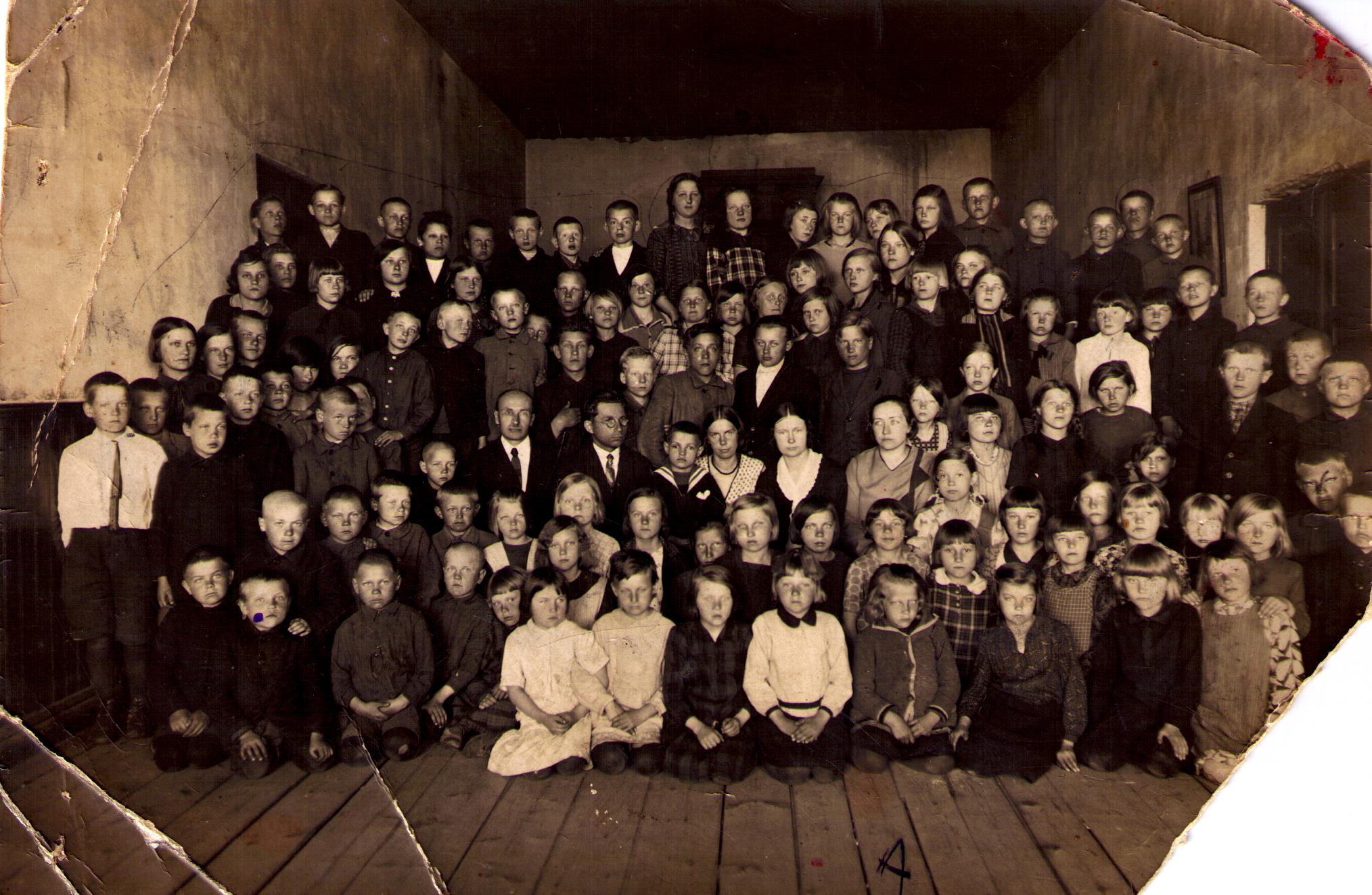 Iisaku kooli üldpilt õpetajatest ja õpilastest