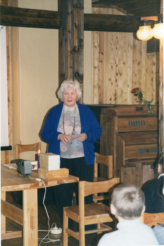 Iisaku muuseumi kaminasaalis Roerichi näituse avamine, 20.11.1999