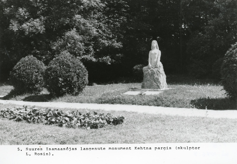 Kehtna Näidissovhoostehnikum, Suures Isamaasõjas hukkunute monument