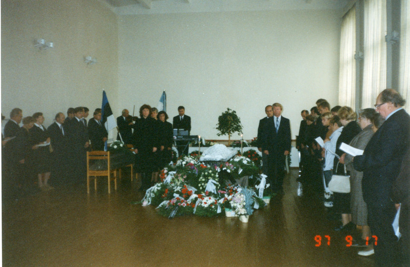 Fotoalbum. Iisaku KK direktori Endel Mölderi matus 17.09.1997