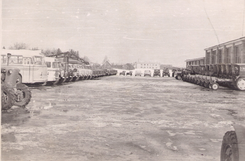 Masinate ülevaatus Iisaku sovhoosis.