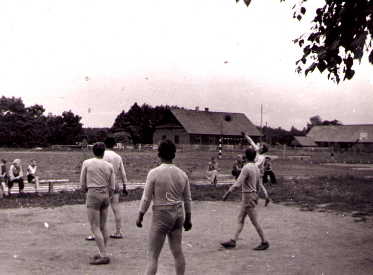 Alutaguse Metsamajand. Spordivõistlused, võidukas võrkpalli meeskond.