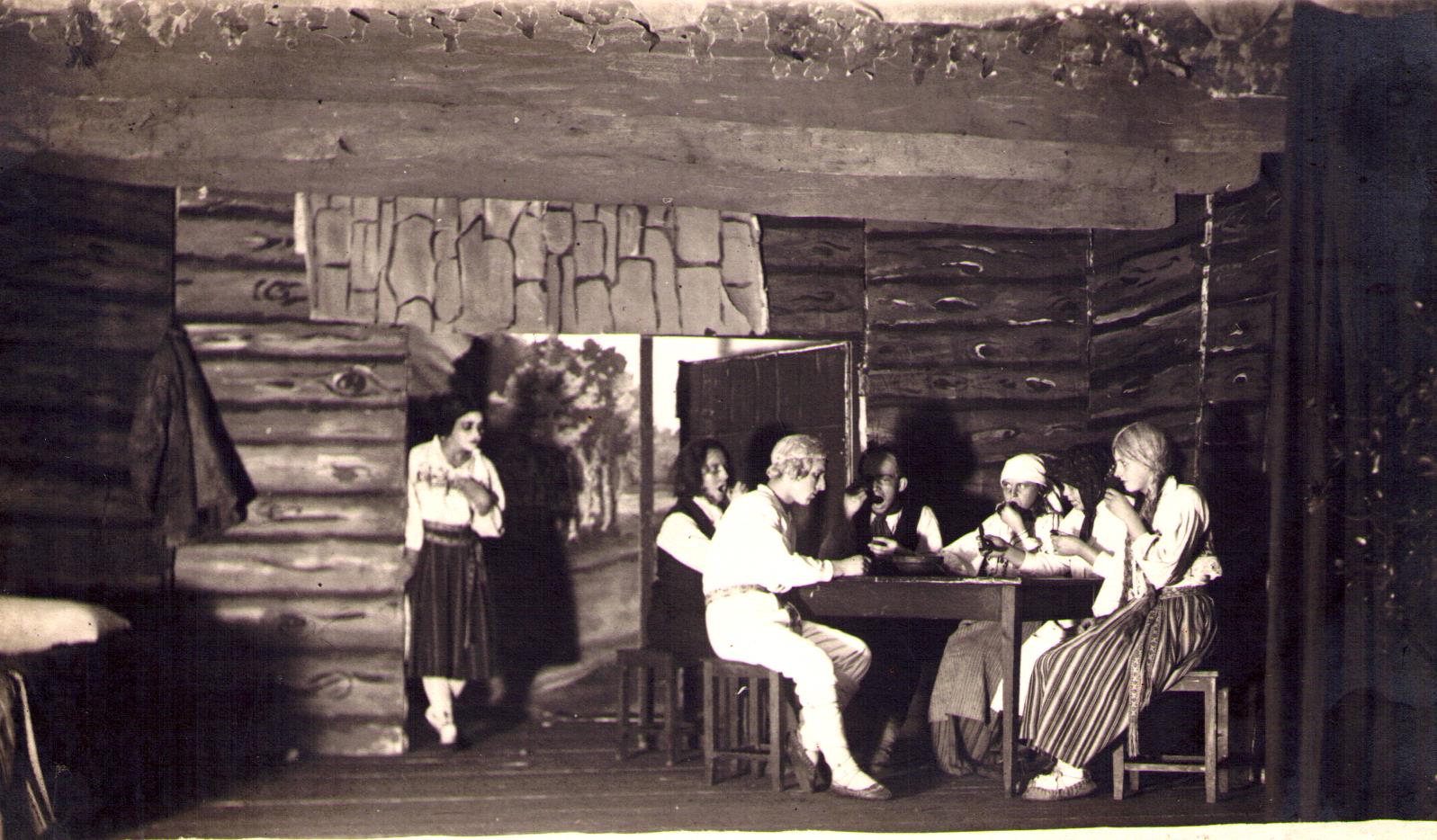 Toila näiteringi esituses "LIbahunt"