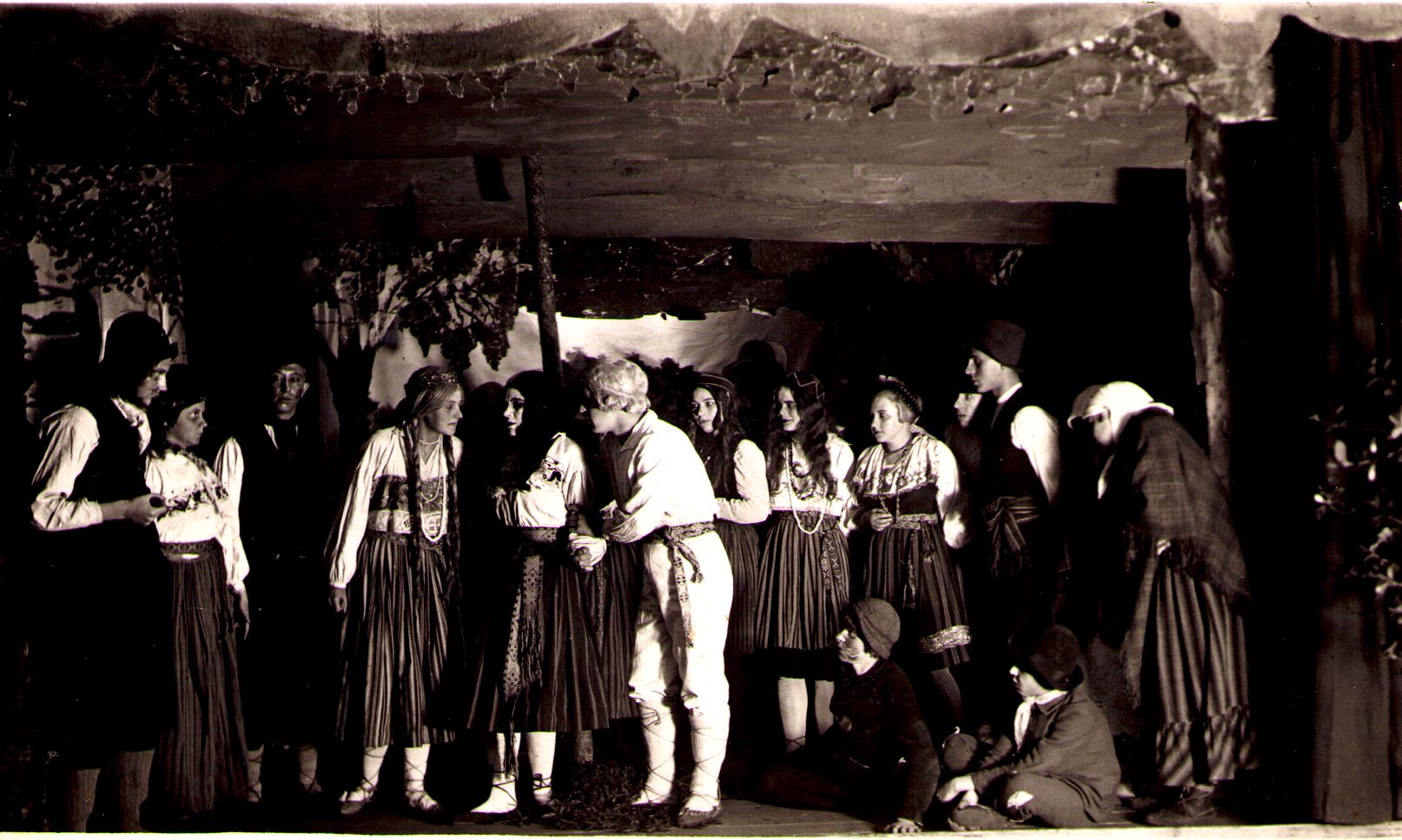 Toila näiteringi esituses "LIbahunt"