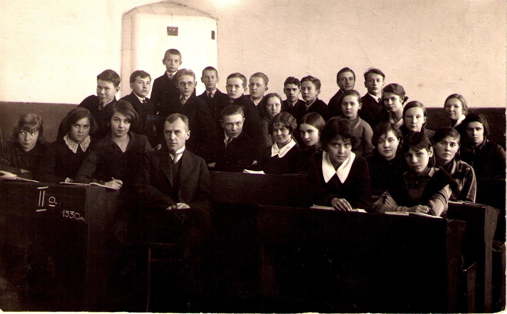 Narva Gümnaasiumi II a klass 1930.a