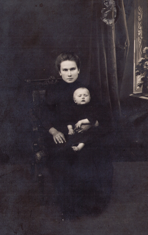 Elfride Laan lapsega