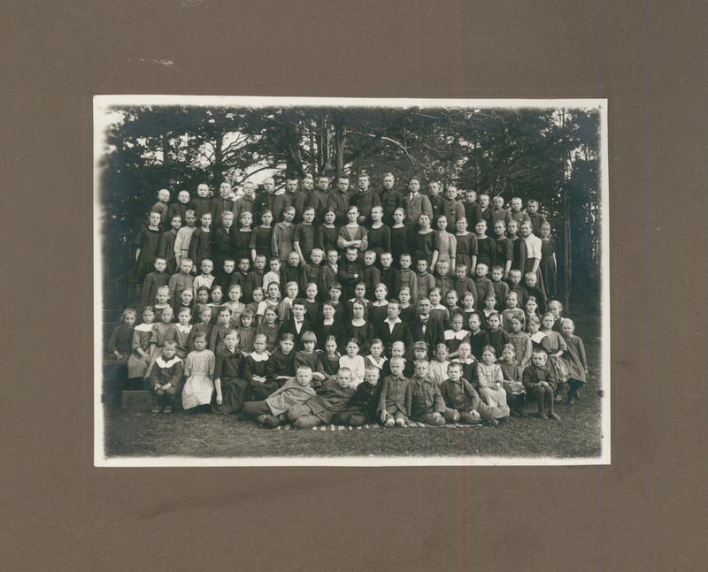 Iisaku algkooli õpilased ja õpetajad