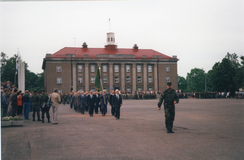 Võidupüha paraad Jõhvi Keskväljakul 23.juunil 1996.