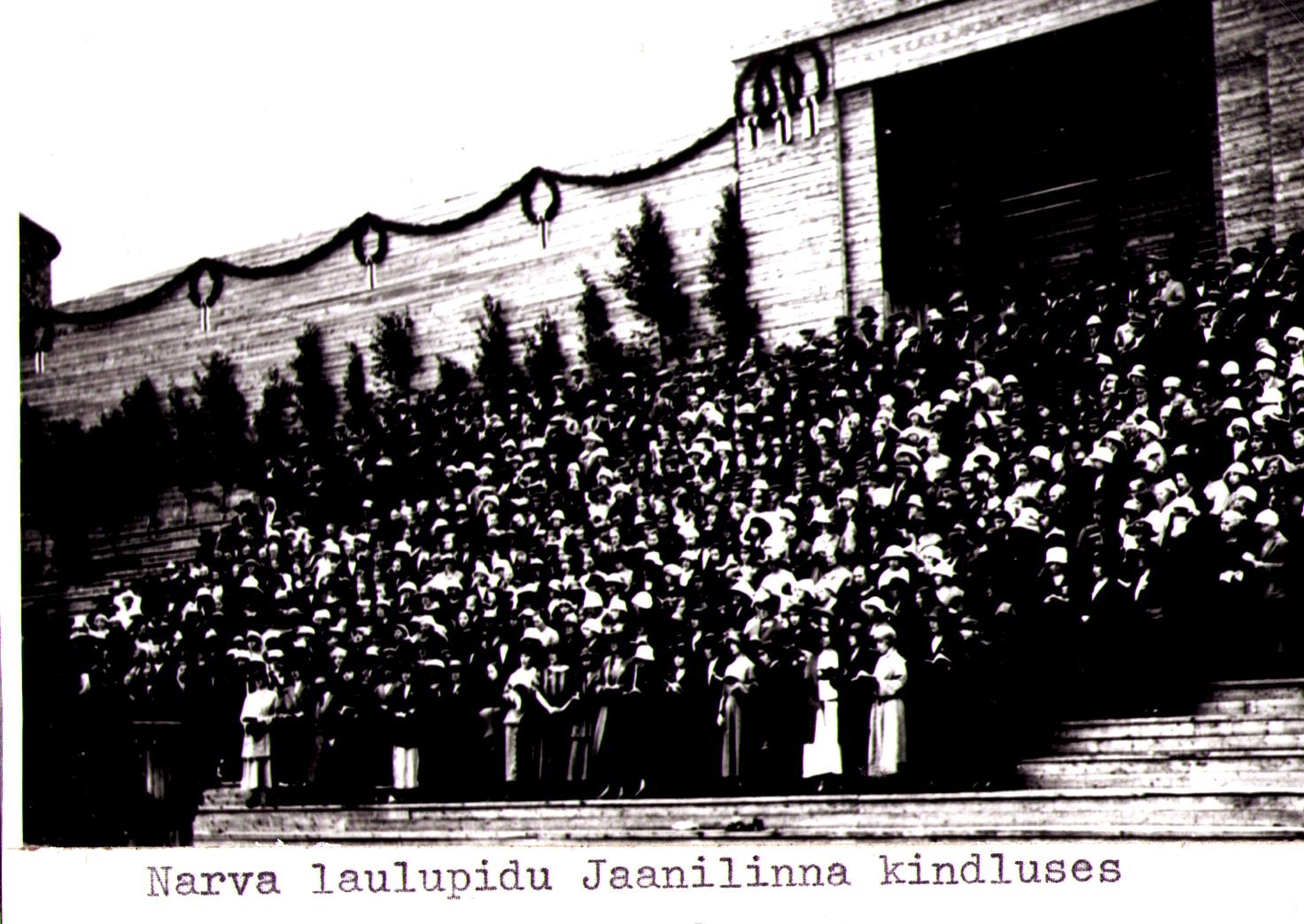 Fotoalbum. Narva laulupidu Jaanilinna kindluses 24.juunil 1924.a.