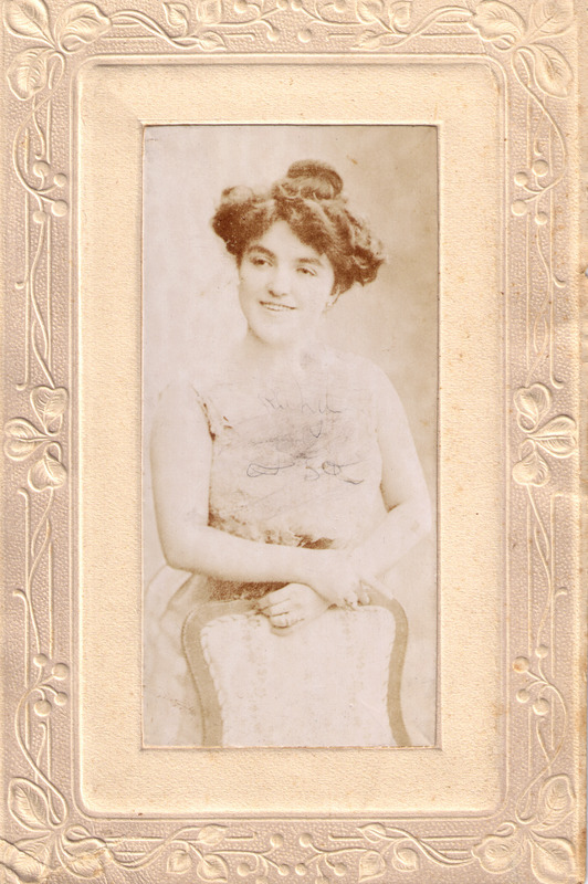 Noor daam toetub tooli leenile