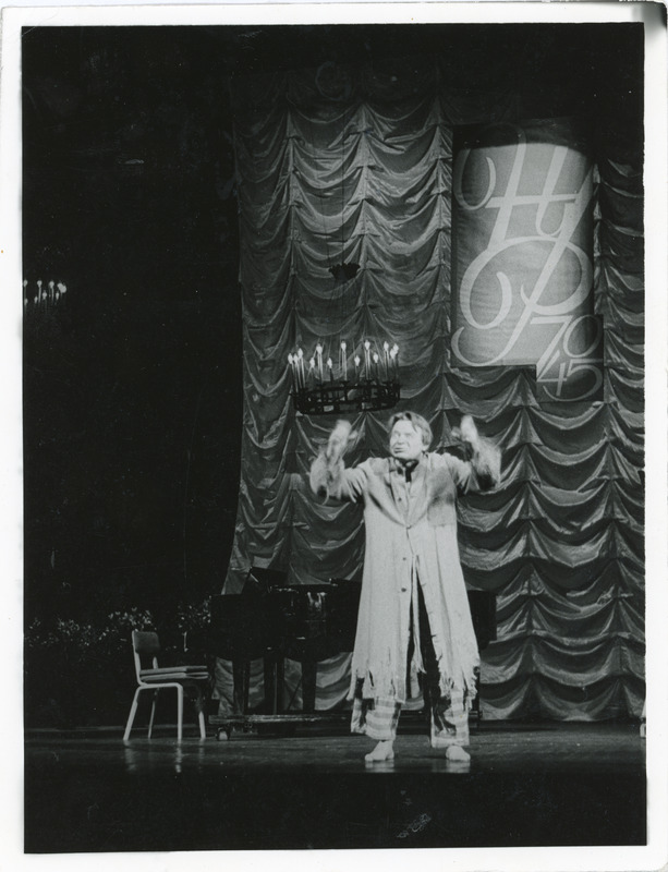 Betöfi "Hullumeelne" Helend Peebu 70.-nda sünnipäeva tähistamisel 1981. a.