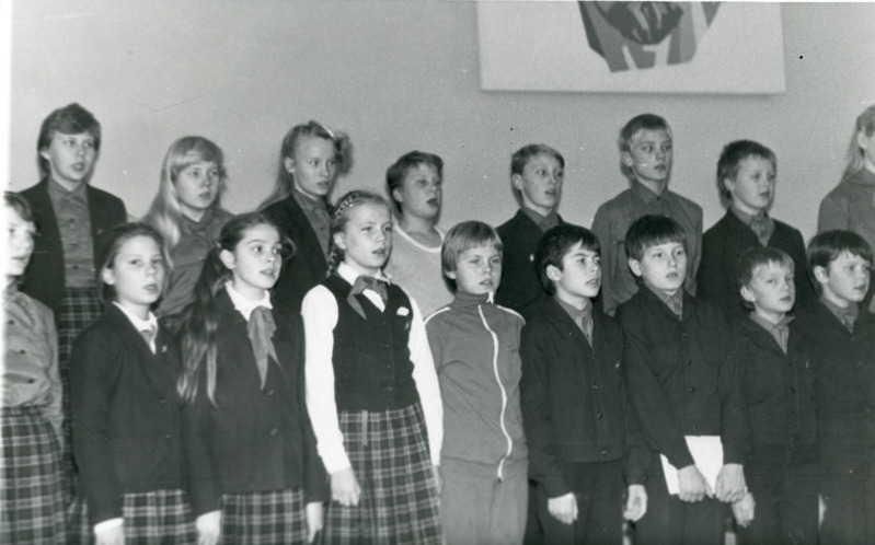 Iisaku KK lastekoor 1986/87 juhat. Eha Leiger