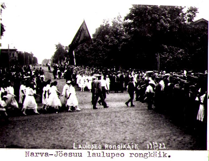 Fotoalbum. Narva-Jõesuu laulupeo rongkäik 1922.a.