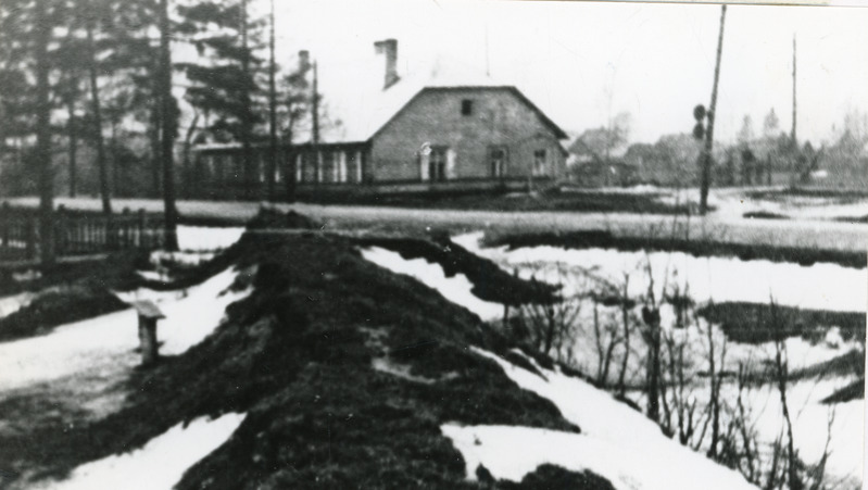 1944.a. suvel sakslaste poolt ehitatud tankitõrjekraav Narva maanteel.