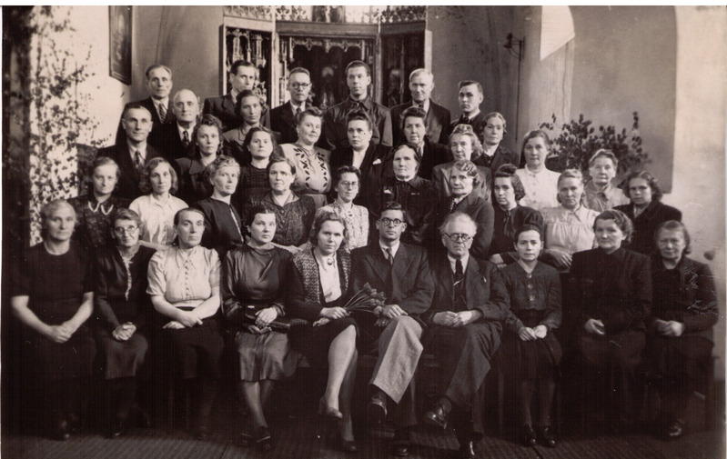 Lõikuspüha tähistamisest osavõtjad, paremalt neljas Voldemar Kuljus