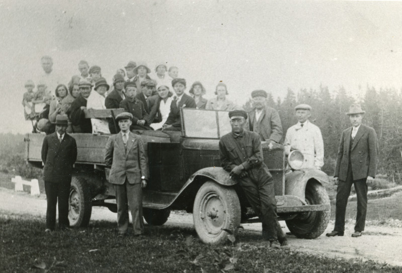 Jõhvilased väljasõidul Thalbachi autoga 30-ndate aastate keskpaiku.