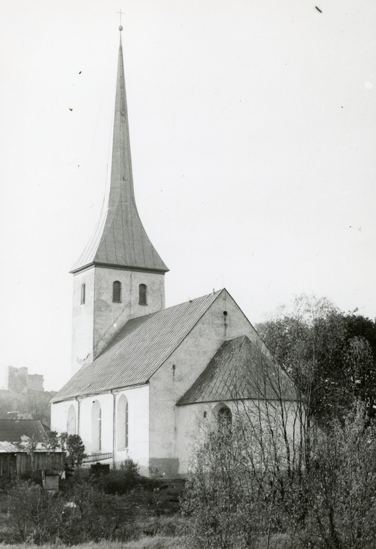 Rakvere Kolmainu kirik 1989 aastal.