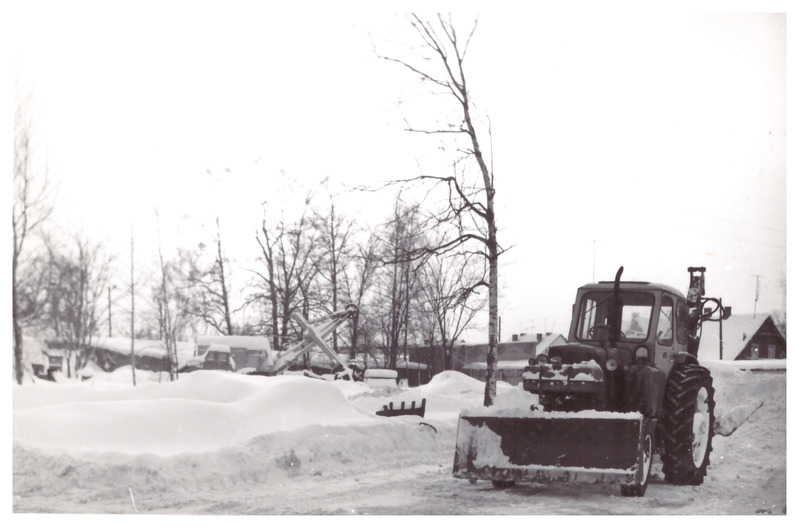 Foto. Järvakandi klubi põleng: Koristustööd ja taastamine