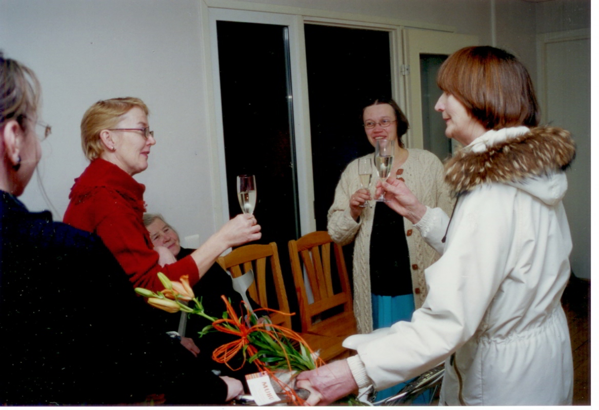 Alviine Schmuuli    tänamiselt  19. 02. 2005.Helena Erik, Kadri Tüür, Alviine Schmuul jt.