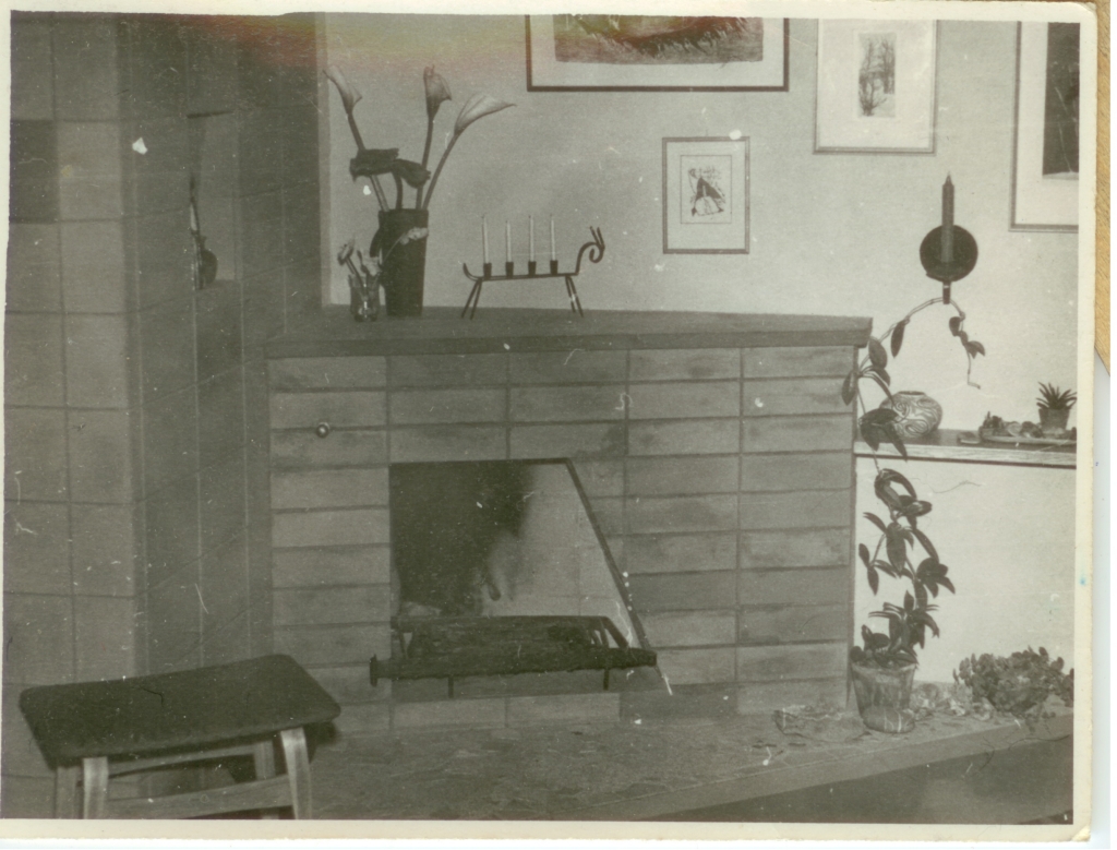 J.Smuuli Tallinna-kodu kamin