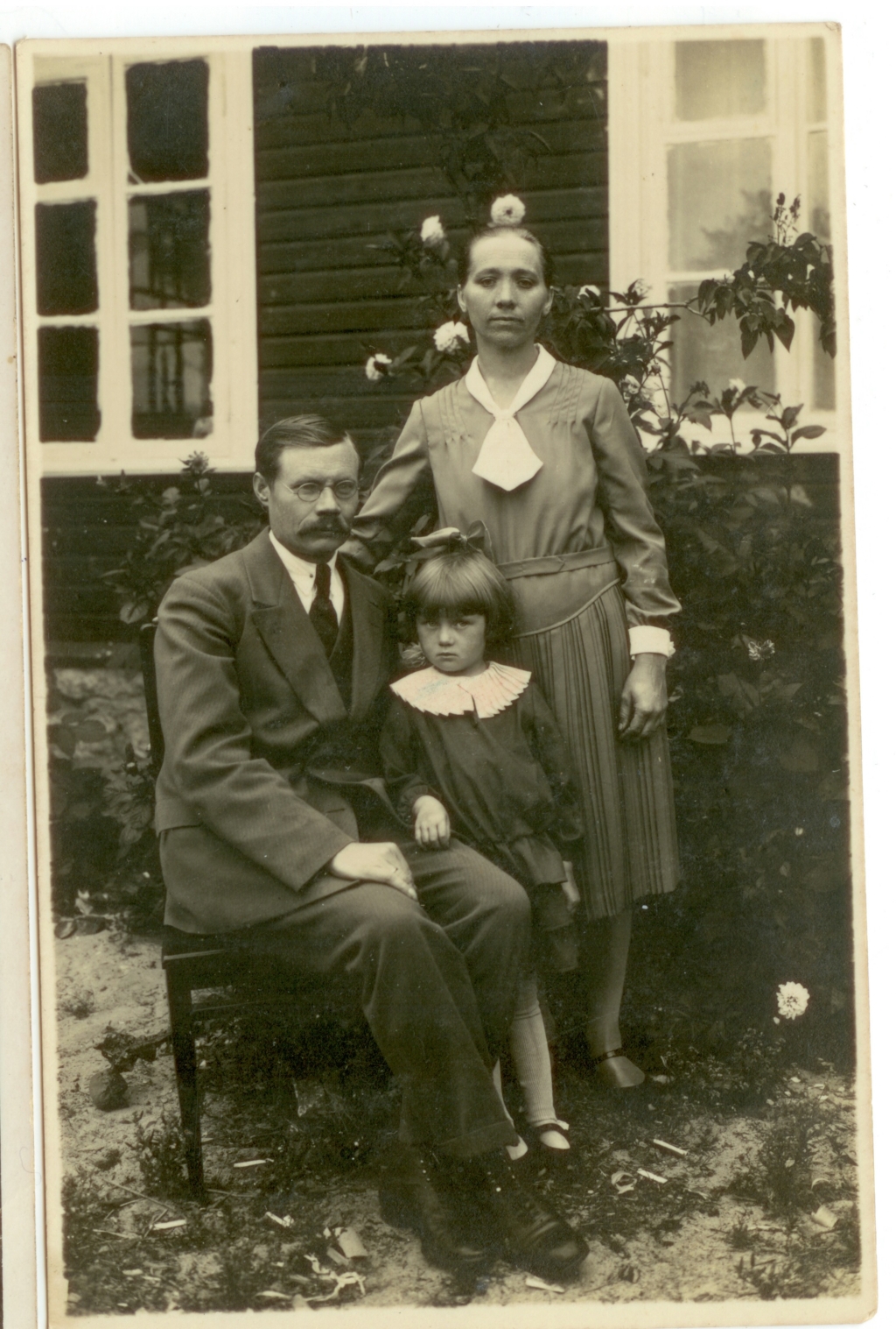 Kaarel ja Kadri Tuulik tütre Salmega