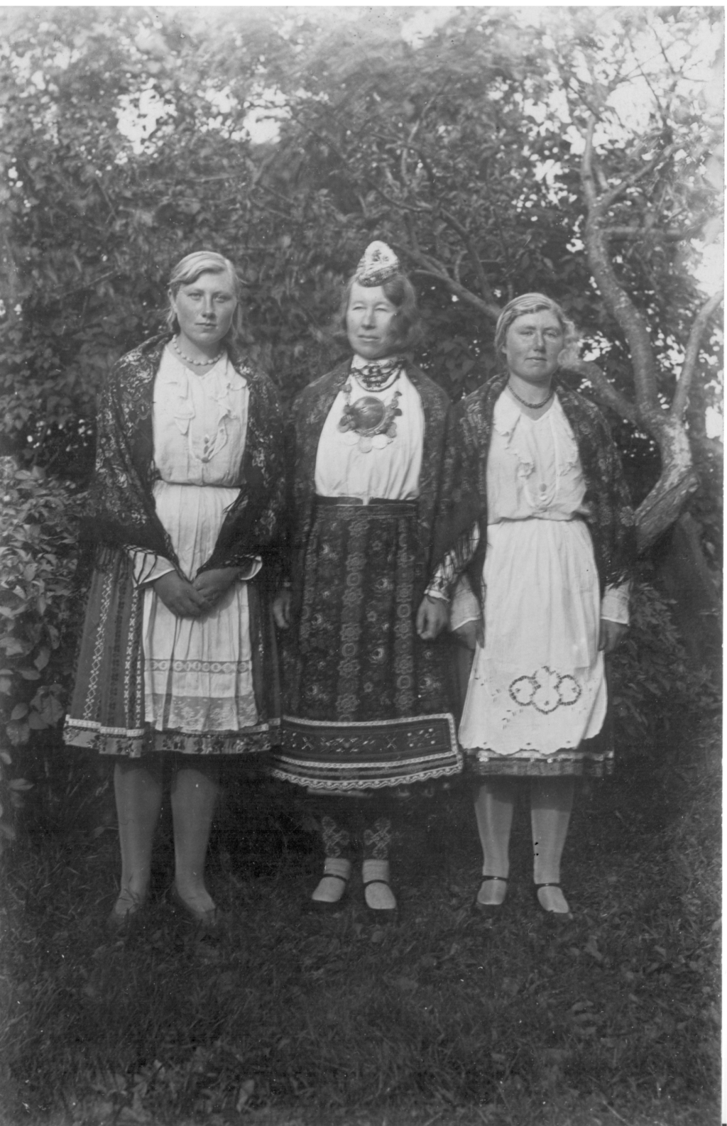 Muhu naised (sh. Lidia Klaar)