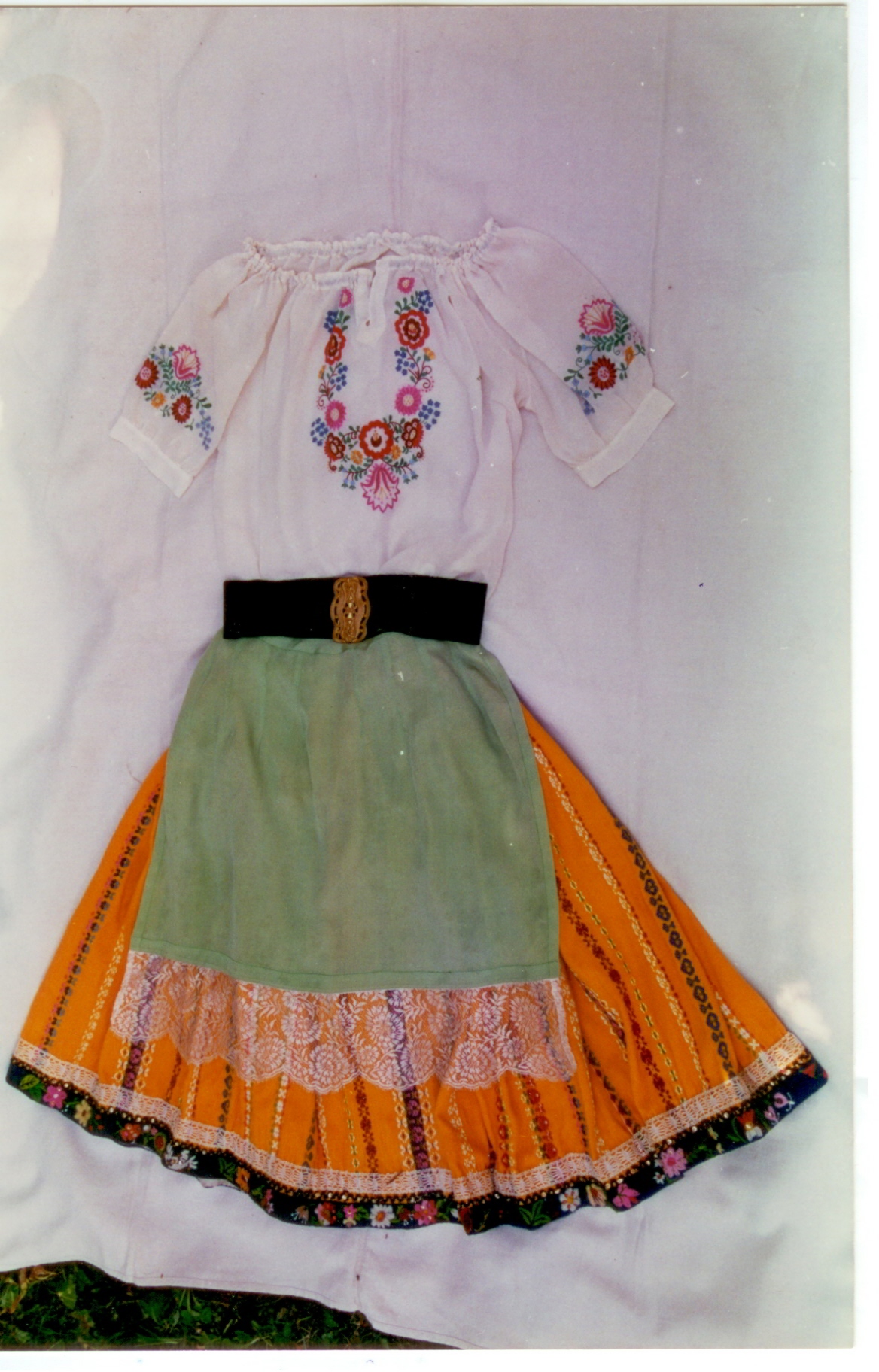Muhu naise 1930ndate rõivad