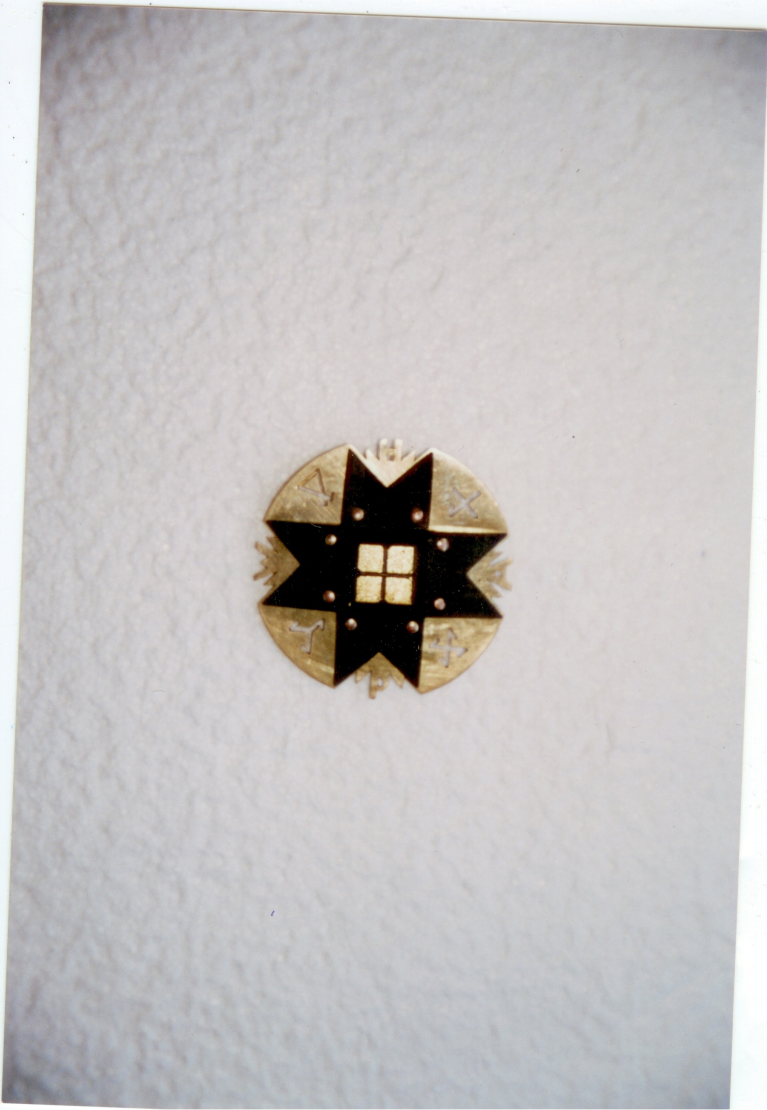 medaljon muhu peremärkidega