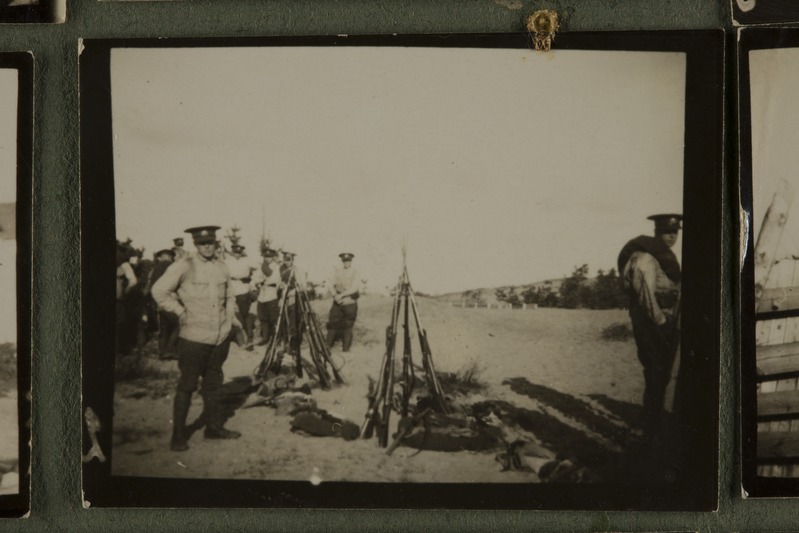 Sõjakooli 1931. a lõpetajad puhkepausil