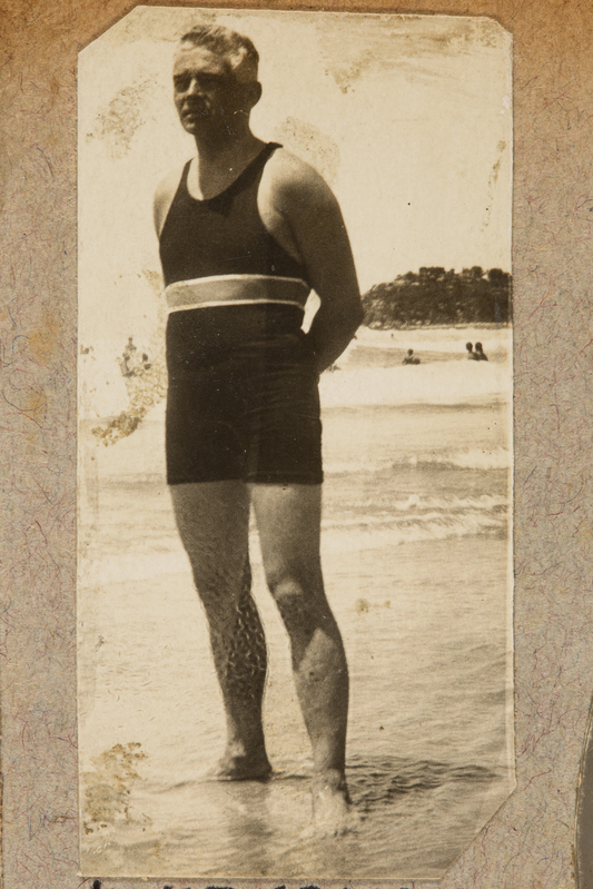 Eduard Johannes Jürgens ujumiskostüümis