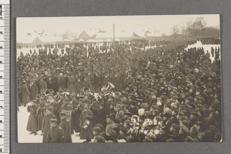 Vabadussõda. 9. polk Narvas. Eespool orkester.