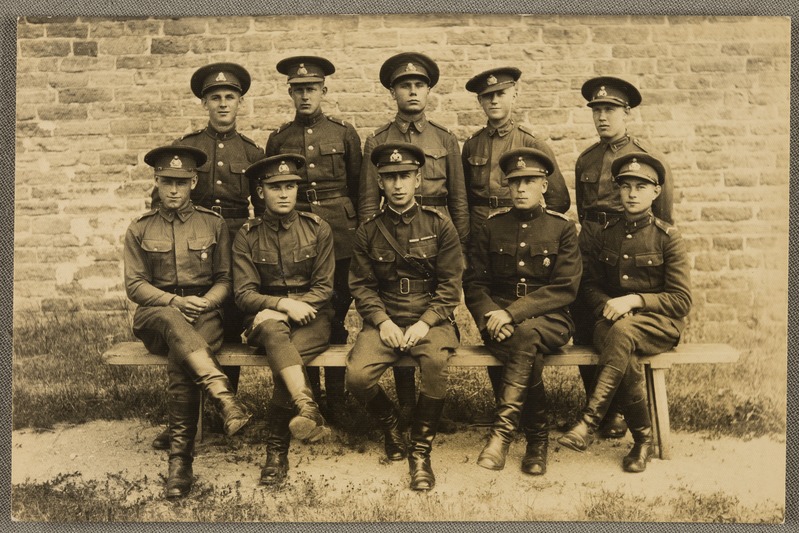 grupifoto, Sergei Leets koos teiste ohvitseridega.