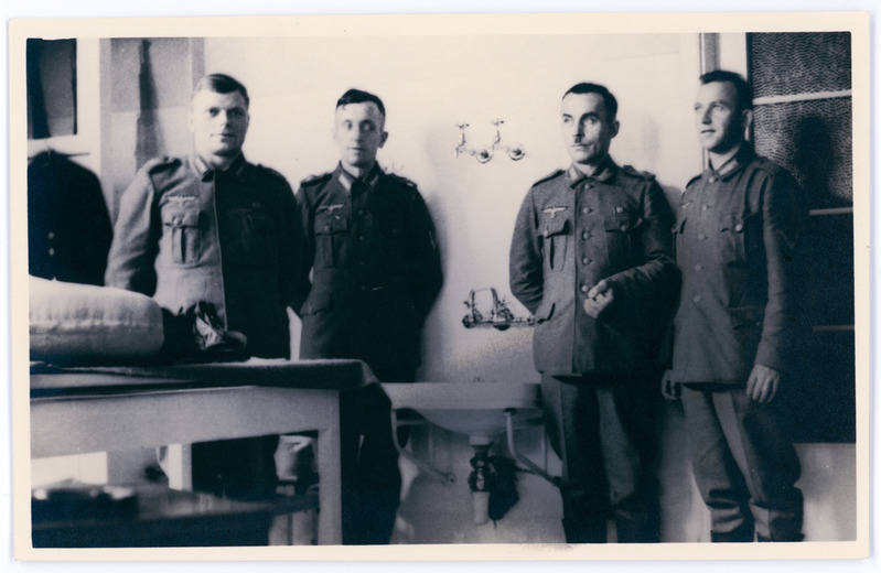 Neli sõjaväelast