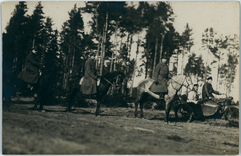 Ratsanikud ja mootorratas vabadussõja II pooles