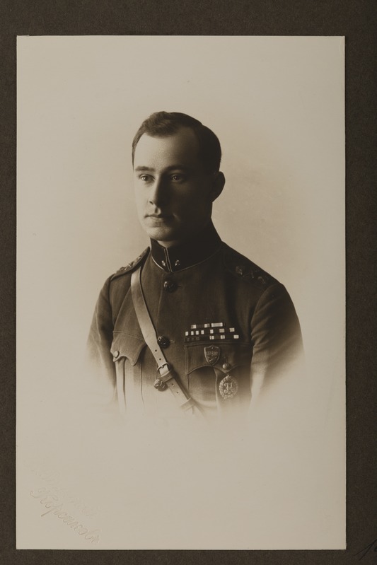 I diviisi suurtükiväe ülema  Georg Leetsi portree foto