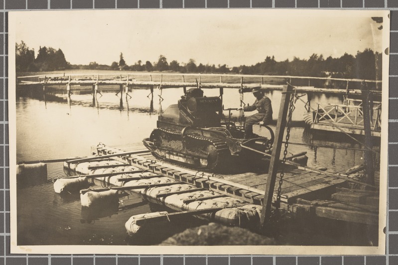 Traktor Renault HI M157 parve peal.