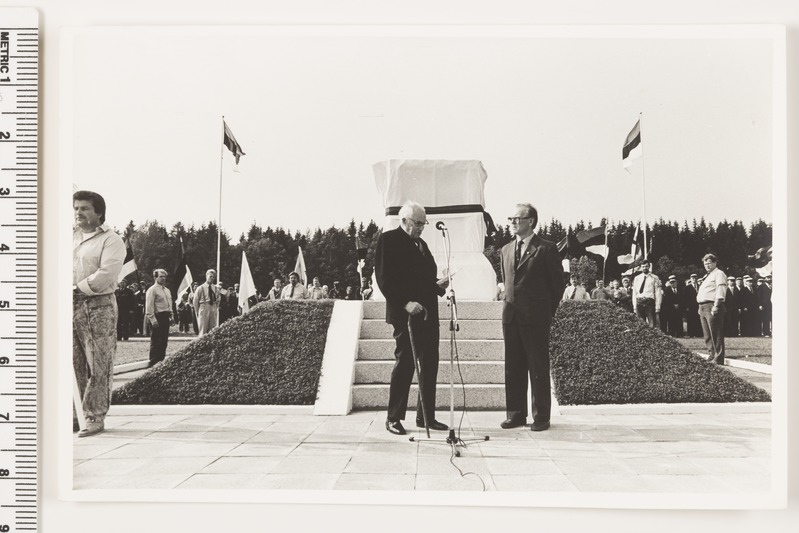 Raba talu tähise avamine, 1990