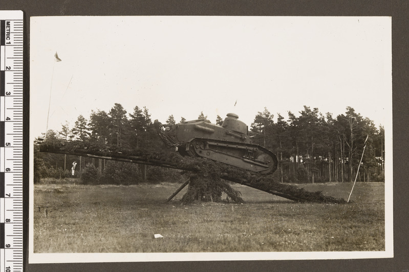 Tank liikuval sillal