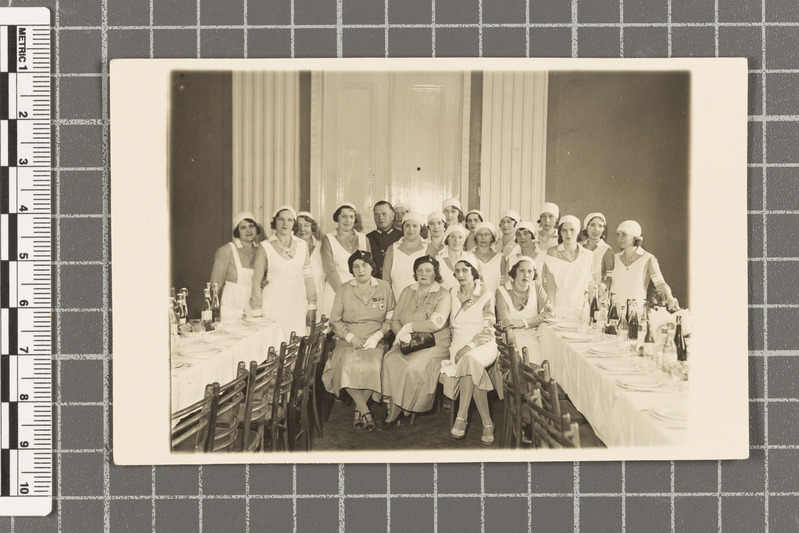 Naiskodukaitsjad Vabadusristi XV aastapäeva puhul Estonias