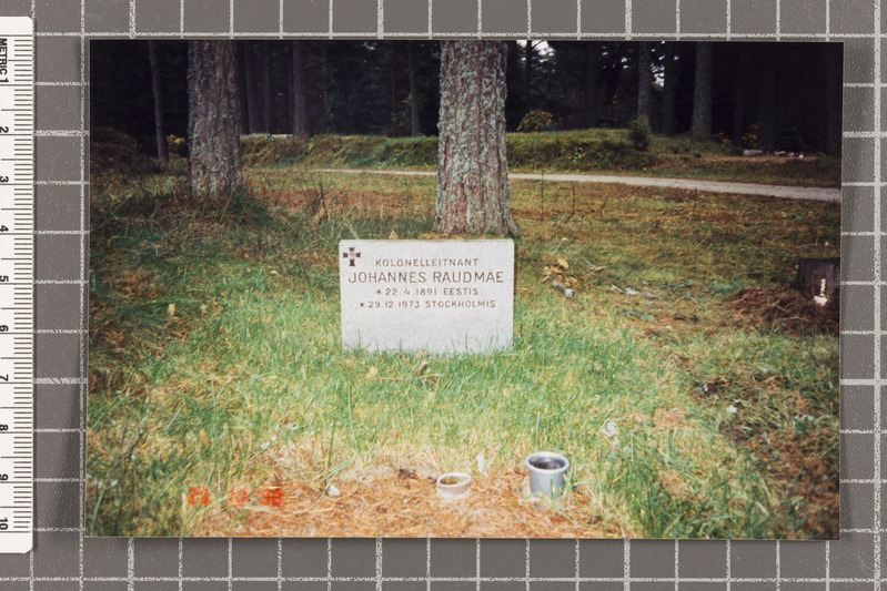 Kolonelleitnant Johannes Raudmäe haud Metsakalmistul