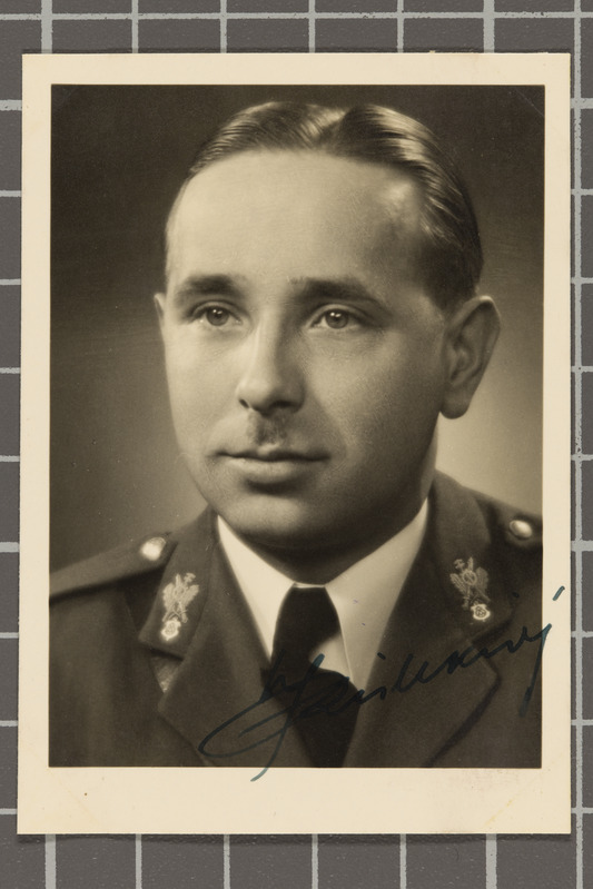 Sõjaväe Tehnikakooli 2. kursuse käsirelvaklassi õpilane lipnik Johannes Ristikivi