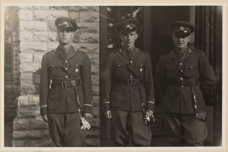 Sõjaväe tehnikakooli lipnikud Varik, Taar ja Linsi suurtükiklassist