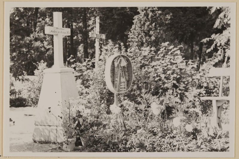 Sõjaväe tehnikakooli lipnik Antoni Kivi haud Kuressaare linna kalmistul